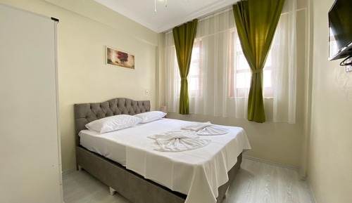 Habitación estándar con 1 cama doble o 2 individuales, en la zona del jardín