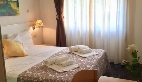 Habitación estándar con 1 cama doble o 2 individuales