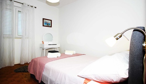 Apartamento (One Bedroom Apartment with Balcony)
