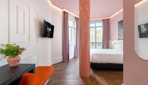 Habitación doble (with Gran Via views)