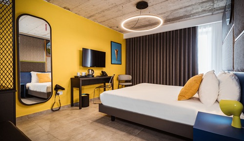 Habitación superior con 1 cama doble o 2 individuales