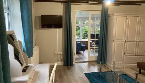 Apartamento familiar, baño privado, vistas al jardín