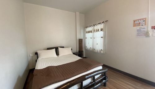 Air-Con Double Shared Bathroom
