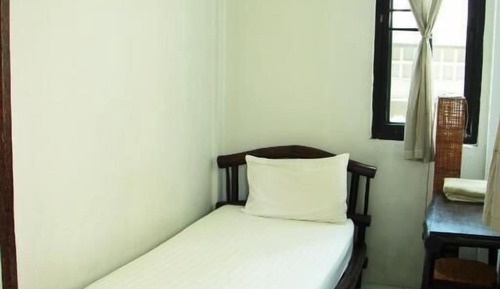 Fanned Single with window Shared Bathroom