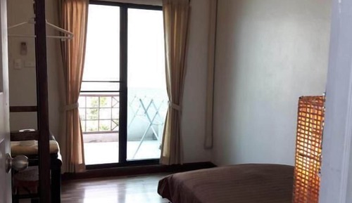 Air-Con Single Shared Bathroom