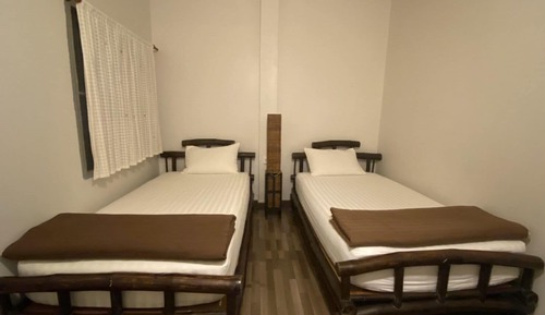 Air-Con Twin Shared Bathroom