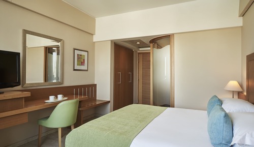 Habitación básica con 1 cama doble o 2 individuales