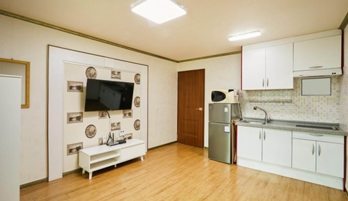 Room (Room 203 Medium Size (Ondol))