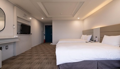 Room (Deluxe Twin)