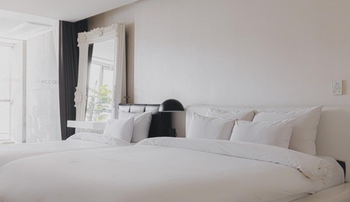 Room (Creation Twin Suite A)