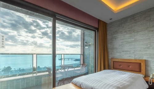 Room (Deluxe Twin Ocean (12 pyeong/outdoor )
