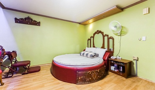 Room (Classic Twin)