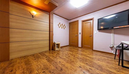 Room (Ondol Room (Netflix Available Room Ra)