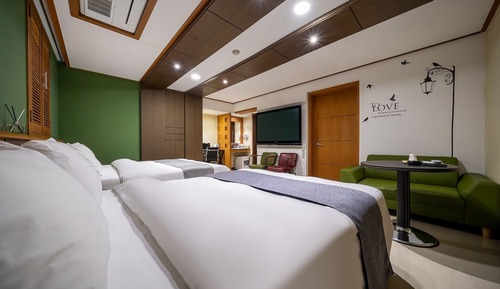 Room (OTT + Whirlpool Twin Deluxe Room (65")