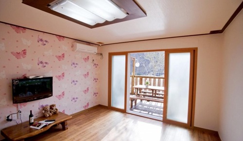 Room (Room 104 (Ondol))