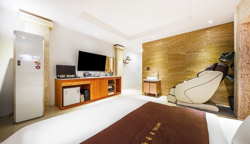 Room (Sweet - double + double (magic chair )