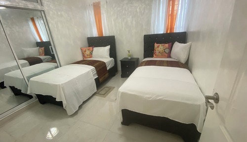 Apartamento, 3 habitaciones, patio, vistas al jardín