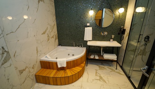 Habitación Deluxe doble, 1 cama de matrimonio, bañera de hidromasaje, vistas al mar