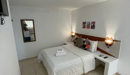 Habitación básica con 1 cama doble o 2 individuales