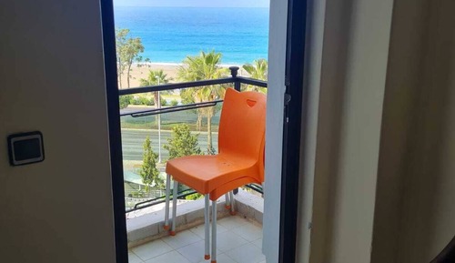 Habitación estándar con 2 camas individuales, balcón, vistas al mar
