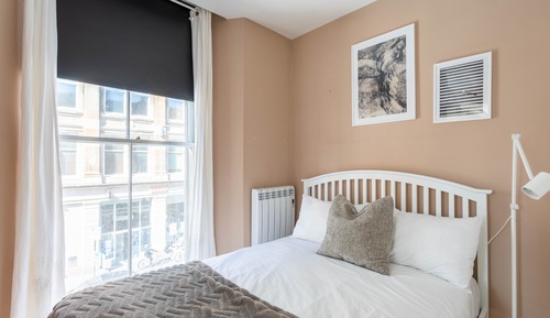 Apartamento básico, baño privado, vistas a la ciudad