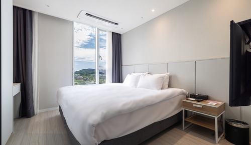 Standard King (City View)