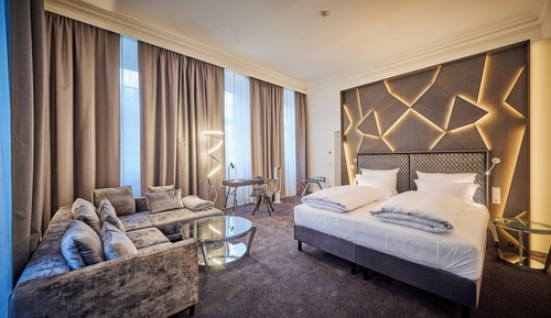Suite Deluxe, 1 cama de matrimonio grande, bañera, vistas a la ciudad