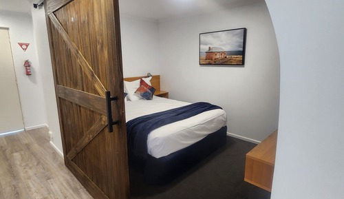 Apartamento Business, 2 habitaciones, en la zona del patio (Free Wi-Fi & Parking)