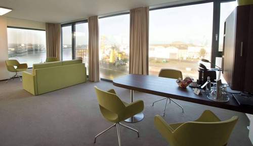 Suite, 2 camas individuales, vistas al puerto (Cozy Sitting Corner;with Sofabed)