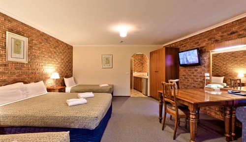1 cama doble y 2 individuales