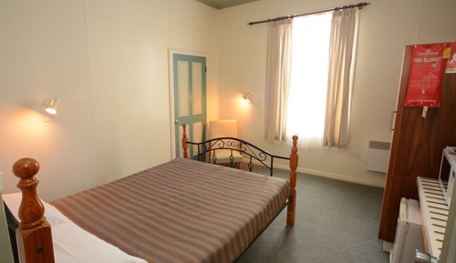 Habitación económica doble, 1 cama doble, baño compartido (1st Floor)
