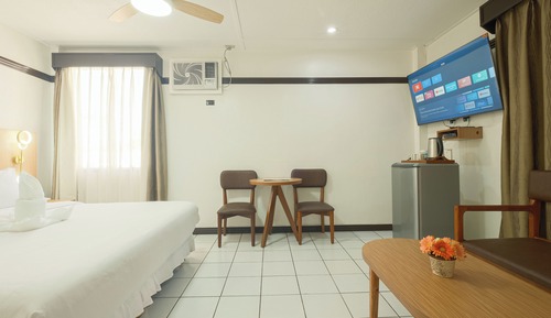King Deluxe Room (Single / Couples)