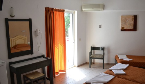 Habitación triple (2 adults + children)