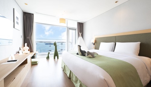 [Kids-vacation PKG] Kids Premium Double Room - Breakfast for 2 Adults & 1 Child+House Kit(Per night)