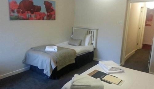 Suite, baño privado ((2Ad & 1Ch under 16 ))