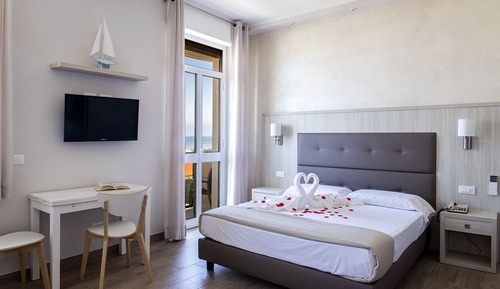 Habitación con 1 cama doble o 2 individuales, vistas al mar