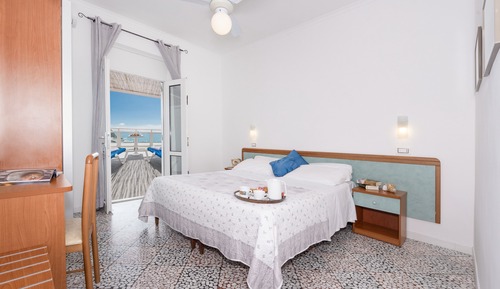 Habitación con 1 cama doble o 2 individuales, vistas al mar