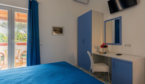 Habitación con 1 cama doble o 2 individuales, vistas al jardín