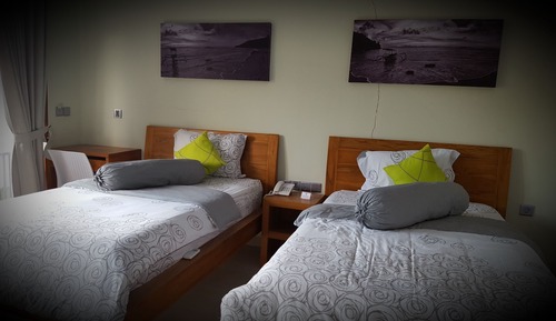 Habitación económica con 2 camas individuales, varias camas