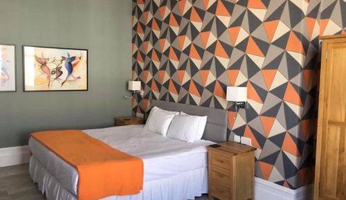 Habitación superior con 1 cama doble o 2 individuales