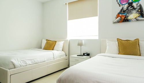 Apartamento familiar, 2 habitaciones, vistas al mar, en esquina