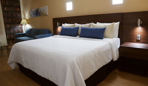 Habitación triple estándar, 2 camas de matrimonio
