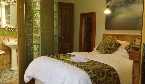 Habitación Deluxe con 1 cama doble o 2 individuales, baño privado (4)
