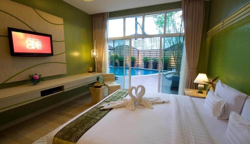 Habitación Deluxe doble, acceso a la piscina