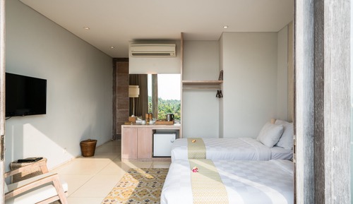 Habitación panorámica con 2 camas individuales, balcón, vistas a la montaña (Varda)