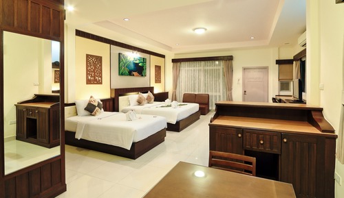 Habitación triple, vistas al jardín