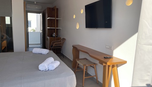 Habitación superior con 1 cama doble o 2 individuales, vistas al mar