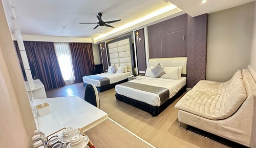 Suite familiar, bañera (Deluxe Family Suite)
