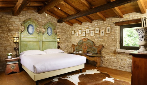 Suite familiar, en edificio anexo (500 meters from main building)