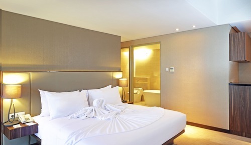 Honeymoon Suite - Smoking Room